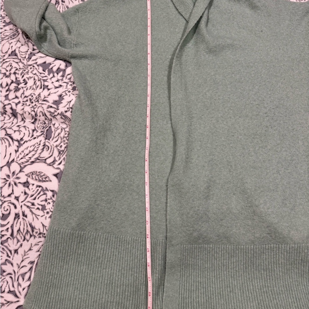 Tahari Light sage see Green Women's Cardigan size s/m. Feels like cashmere - Picture 11 of 12